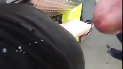وائبریٹر کے ساتھ دیدن سکس الکسیس بلی کی مشت زنی ایک ہوس پرست عورت کو آرام دیتی ہے۔