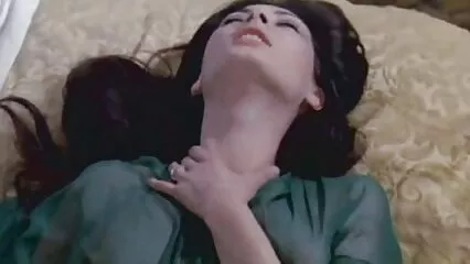 ایک نوجوان خوبصورتی نے سولرئم میں کپڑے اتارے اور مشت زنی دانلود فیلم سوپر الکسیس کی۔