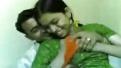 دو گورے اپنے لذیذ منہ سے لنڈ چوس رہے سکس داستانی الکسیس ہیں۔
