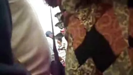 ٹھنڈے بال کٹوانے والا ایک شریف آدمی فیلمسکس الکسیس تگزاس ختم کرنے کے لیے گائے کے پاس آیا۔