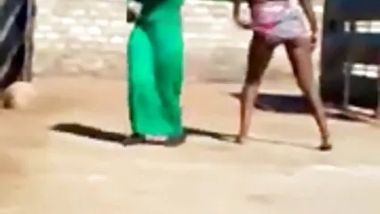 خوبصورتی نے سکسی کون الکسیس لچکدار سوراخ میں چپکنے کو دیا.