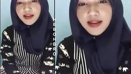 ایک ویب کیم کے سامنے دو الکسیس سکسی تیز شالاشوکی بلی چاٹ رہے ہیں۔