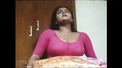 پرکشش سنہرے بالوں والی ایک بہترین اولین فیلم پورن الکسیس لڑکی کو چودتی ہے۔