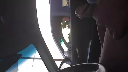 پاگل بدمعاش اوپر فیلم سکی الکسیس سے ڈک پر بیٹھا ہے۔