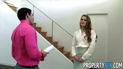 brunette ایک blowjob کے ساتھ ختم اور ڈک کے اوپر الکسیس لز بیٹھ گیا.
