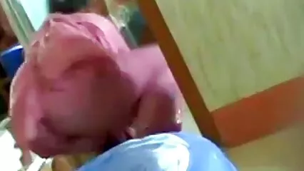 ہوس زدہ بیوی اپنے دوست کو شوہر کے پاس لے آئی اور افسوس نہ کیا. سکس الکسیس از کون