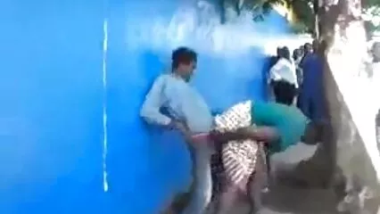 Bespectacled کورئیر کے فیلم سکسی جدید الکسیس دفتر میں ایک سنہرے بالوں والی بھاڑ میں جاؤ.