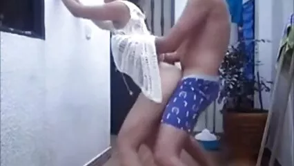 فلیٹ brunette اس کے پریمی کے فیلم سکسی از الکسیس ساتھ بستر پر fucked.